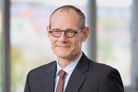 Dr. Bernd Montag